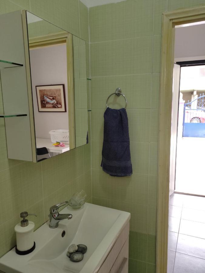 A&B Apartment Neoi Epivatai Bagian luar foto