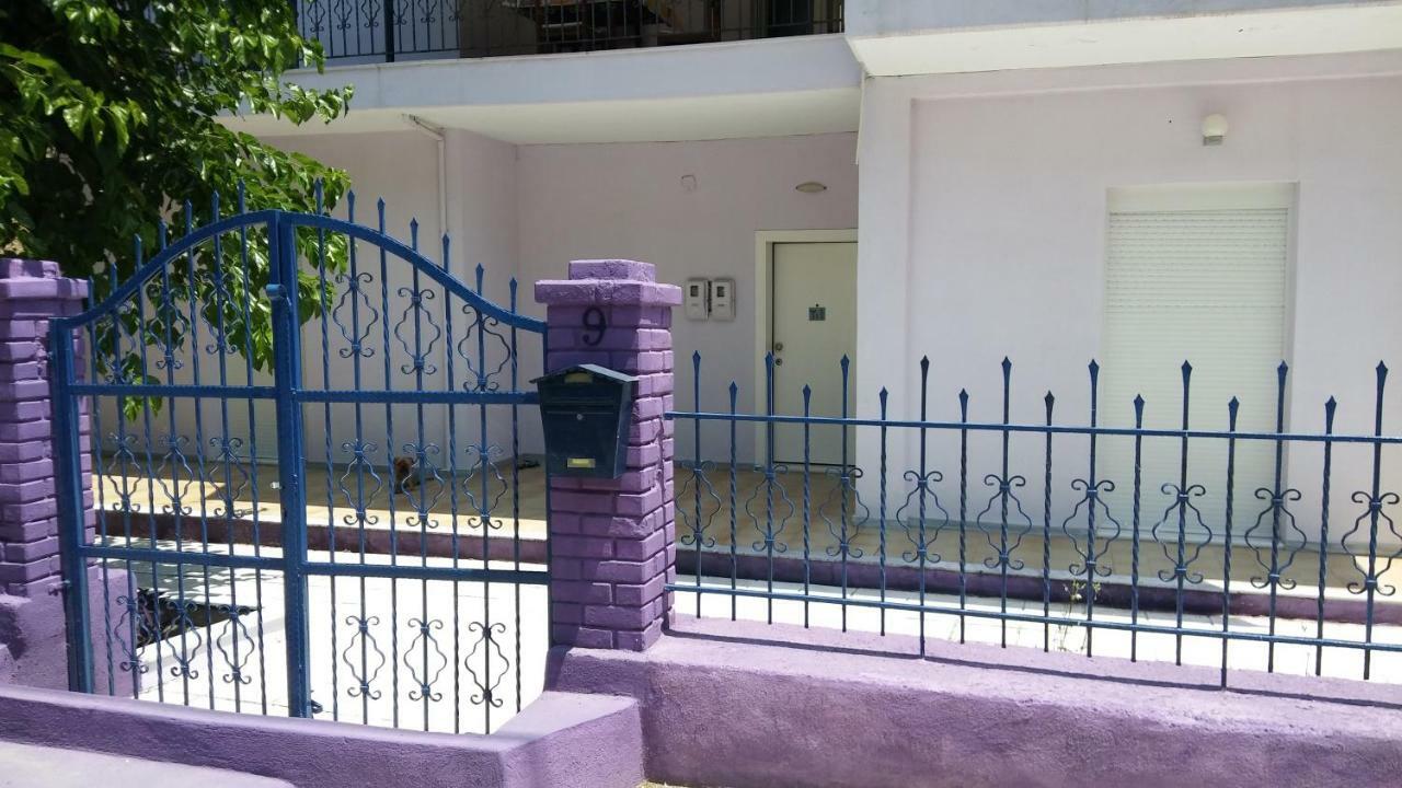 A&B Apartment Neoi Epivatai Bagian luar foto